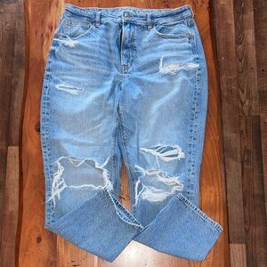 American Eagle Outfitters Light Blue Distressed Boyfriend Jeans